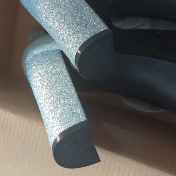 Never wore BCBGeneration two tone boots - Picture 2 of 4